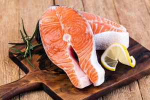 Hur tinar man fryst fisk snabbt?